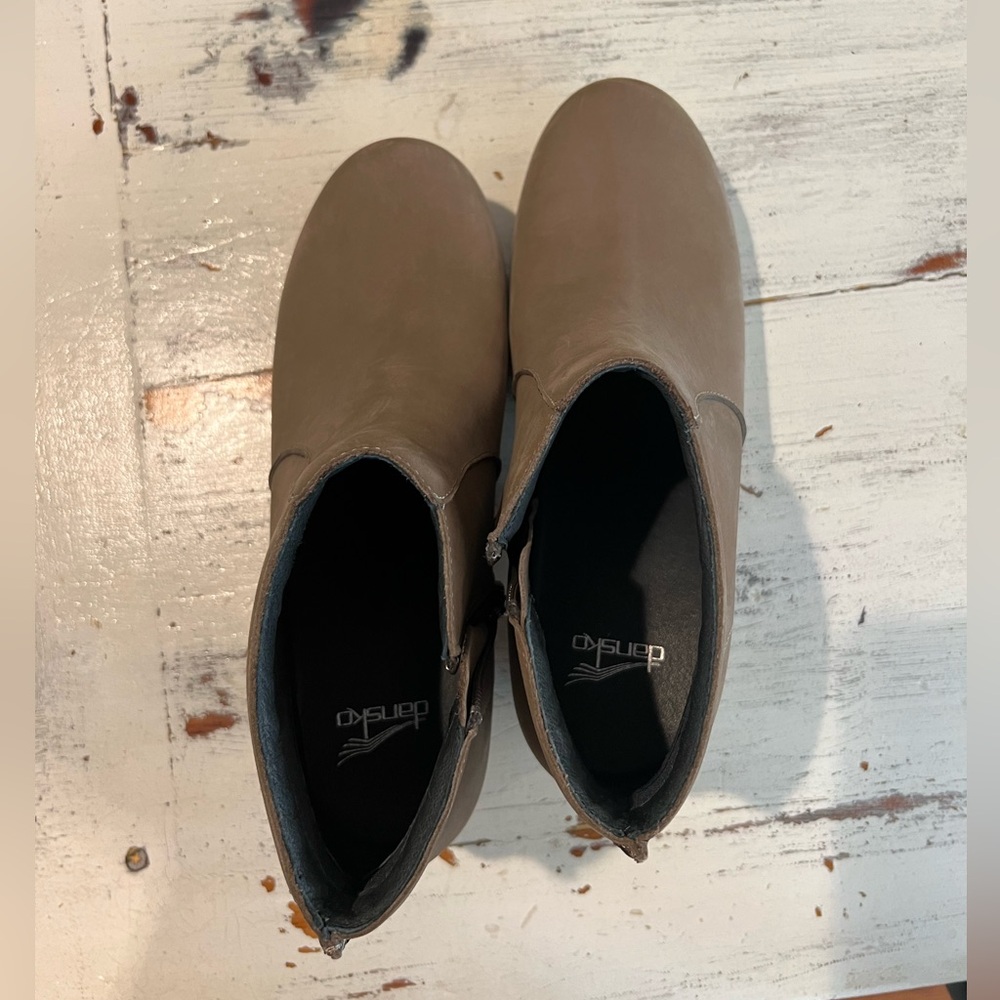 brown dansko boots size 39